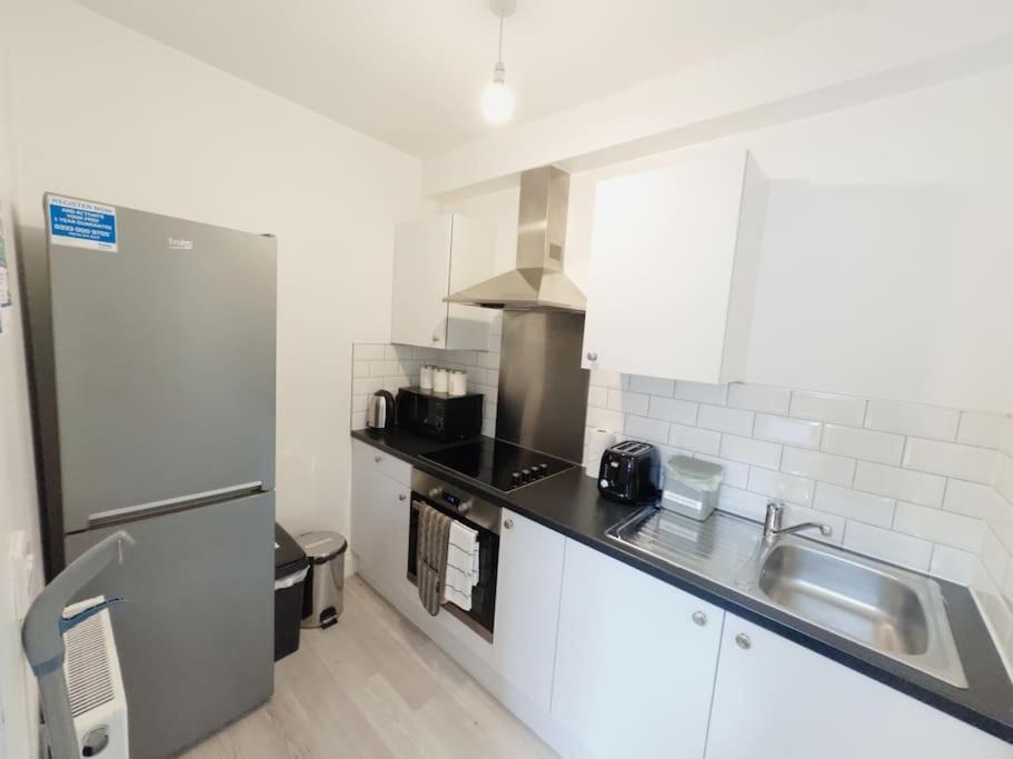 Alluring 30min To & Free Parking Londra