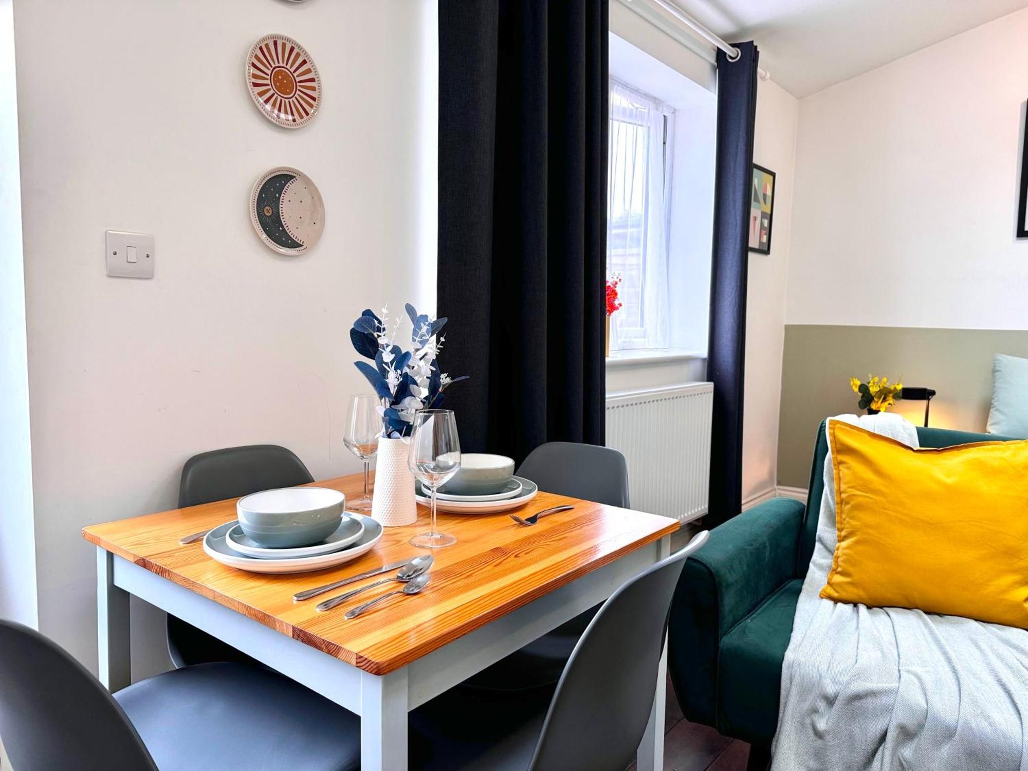 Alluring 30min To & Free Parking Appartamento