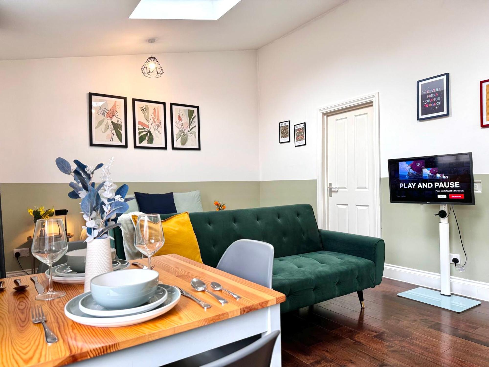 Alluring 30min To & Free Parking Appartamento